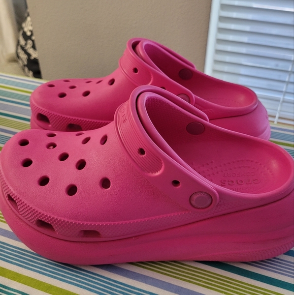 Crocs Platform Pink Clogs - Picture 2 of 4